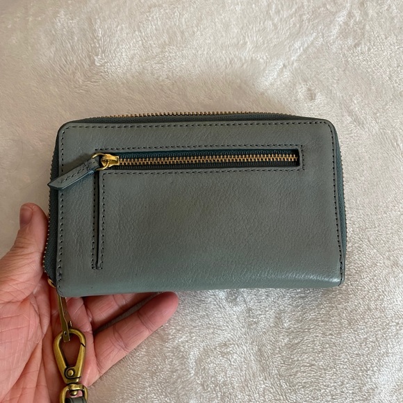 Fossil wallet/wristlet - Picture 1 of 3